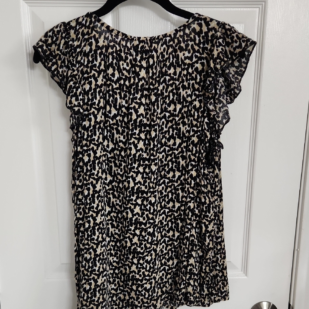 Old Navy Leopard Ruffled Tie Neck Top Size: L - Picture 4 of 5